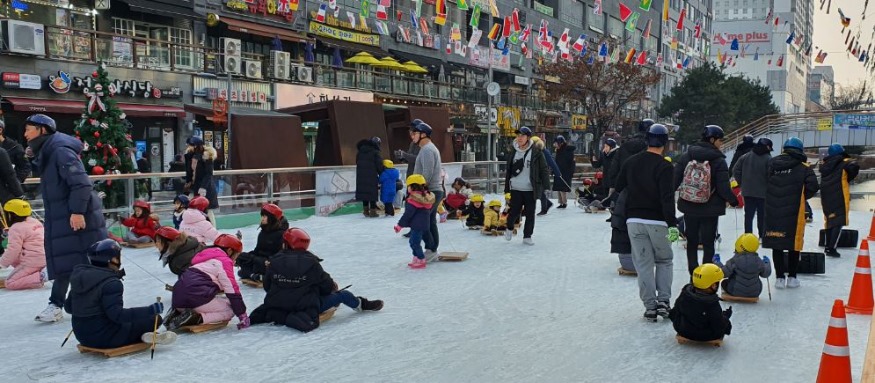 3서구,_청라_커낼웨이_어린이_얼음썰매장_운영.jpg