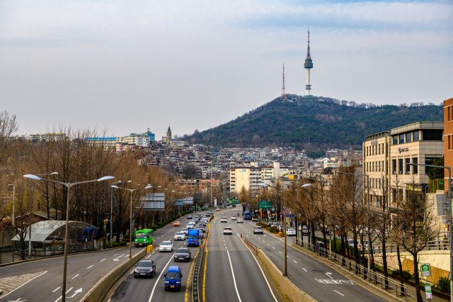 (2-1) 녹사평역 육교에서 바라본 풍경.jpg