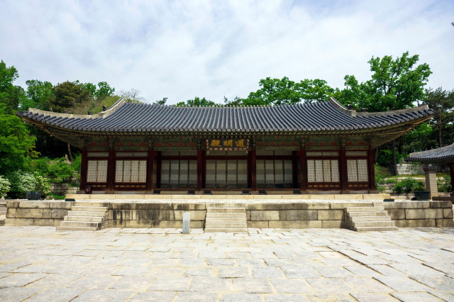 수정됨_6. 드라마 킹덤 촬영지_창경궁 통명전.jpg