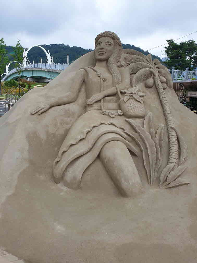 모래조각 여름철 작품.jpg