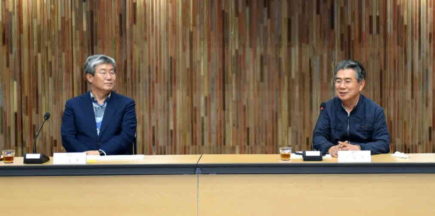 관광활성화에 대해 논의하고 있다.jpg