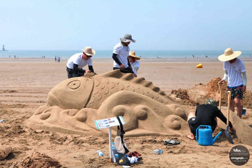 12-송호해변%20모래조각%20작품%20체험장%202.jpg