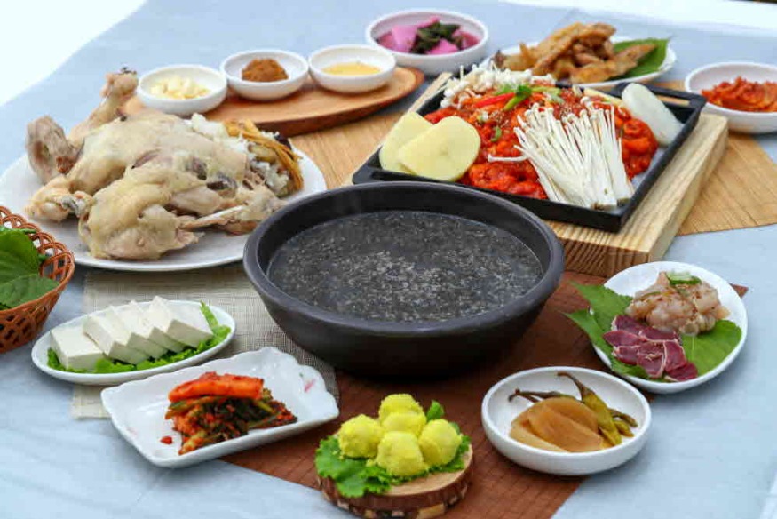 21-이달의%20관광지%20닭코스요리.jpg