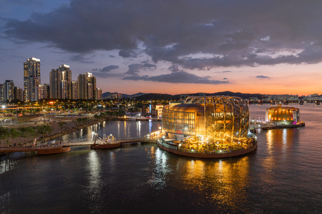 4-6. 반포한강공원_반포대교 위에서 촬영한 세빛섬과 도심 전망. 일몰 감상하기 좋은 포인트다..jpg