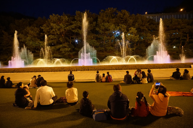 5-6. 우면산_예술의전당 마당에서 펼쳐지는 세계음악분수쇼..jpg