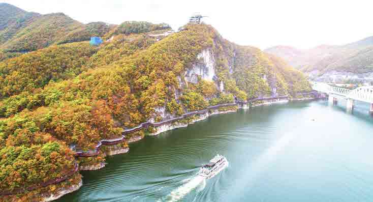 보도1)단양강 잔도, 단양호 유람선.jpg