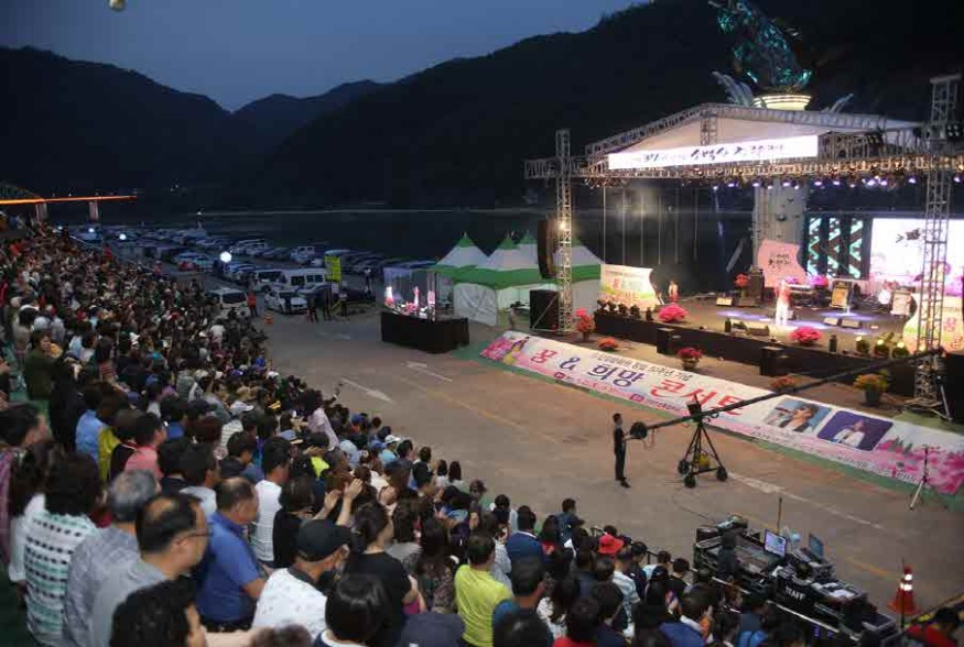 보도1)소백산철쭉제 행사 사진.jpg