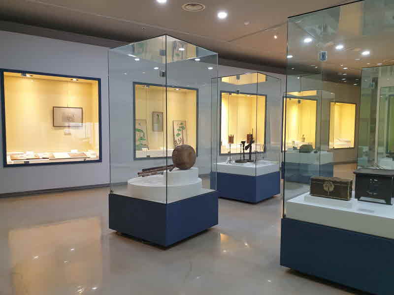 3. 뿌리박물관 기획전시장1.jpg