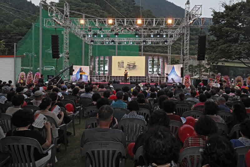 2019년 제12회 산청 대포숲 정의송 가요제 자료사진 (1)-1.jpg
