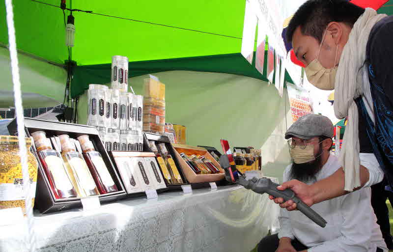0920 산청한방약초축제 동의보감촌 약초 농특산물 판매장 라이브커머스 (1).JPG