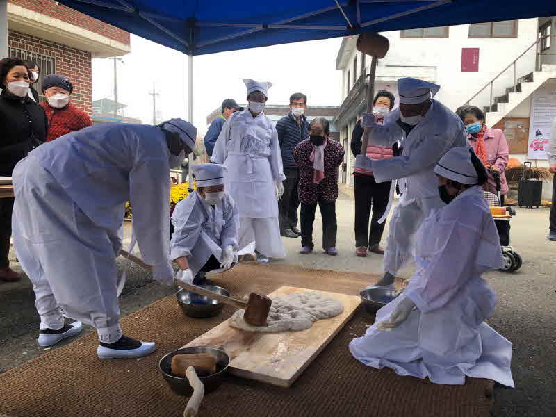 인절미 떡메치기 축제 사진 (1).jpg