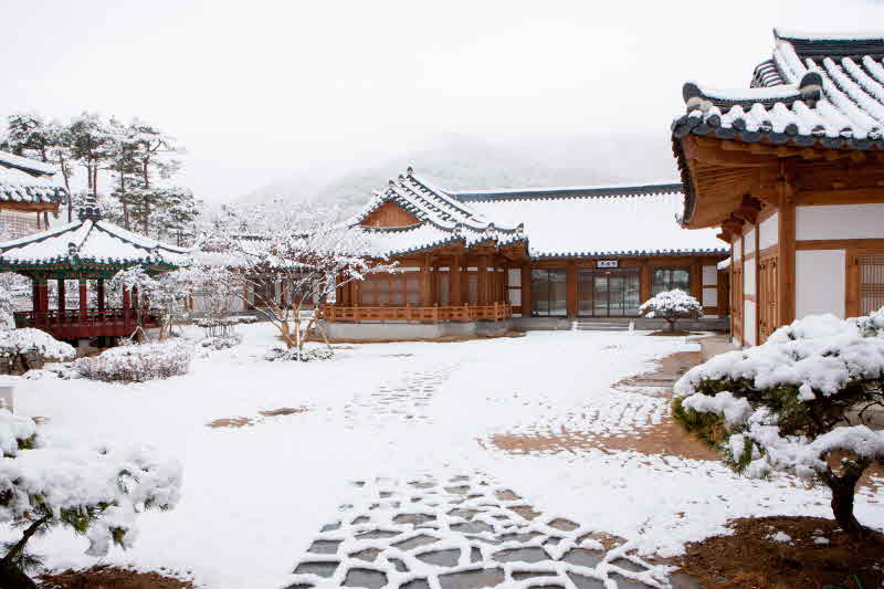 한옥 베이커리 카페 운암정 겨울.jpg