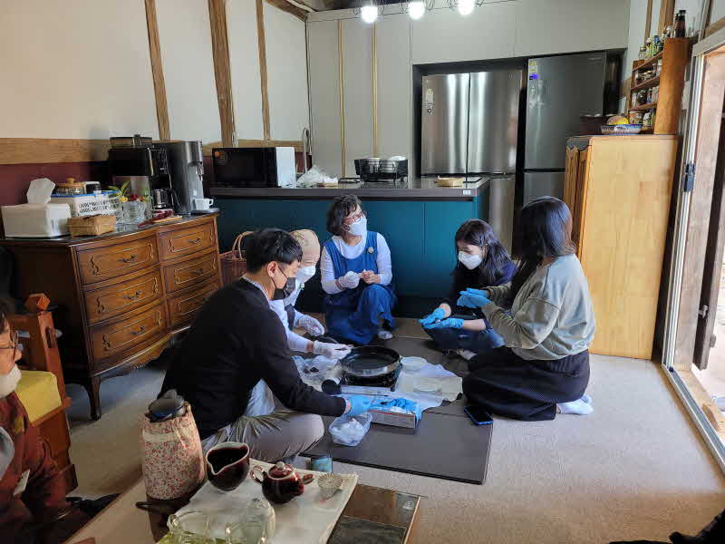 남도고택 관광상품화- 보성 이진래 고택 종가음식체험 '부꾸미 만들기'.jpg