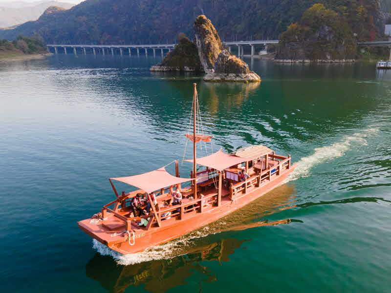 보도1)단양황포돛배와 도담삼봉.jpg