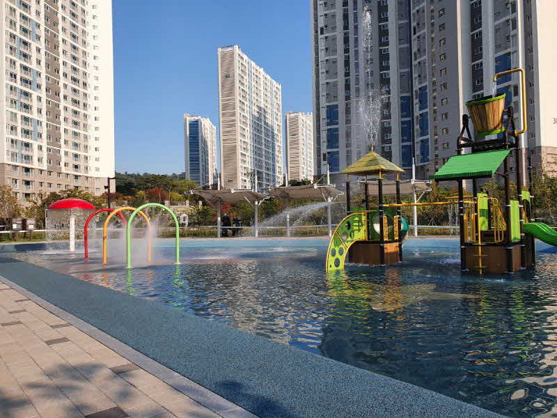 6.고양시_ 근린공원 물놀이장 개장.jpg