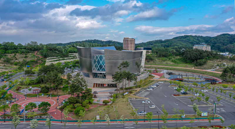 유교랜드 전경.jpg