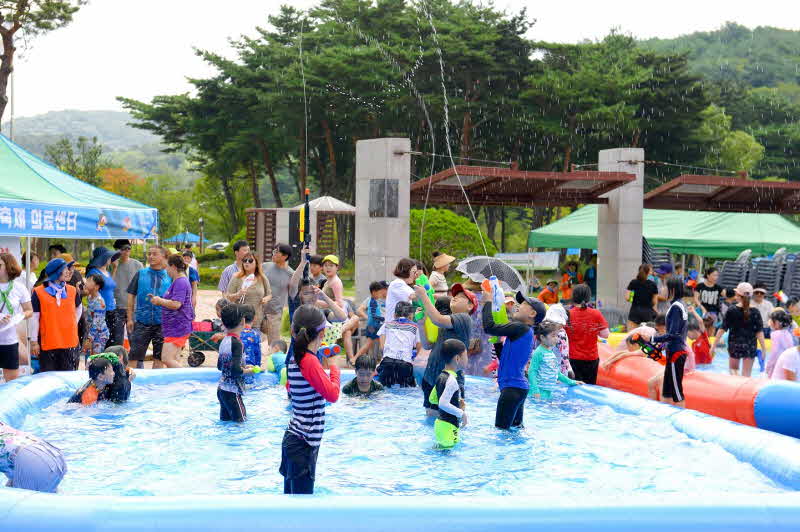 5. 조례호수공원 물총축제2.jpg