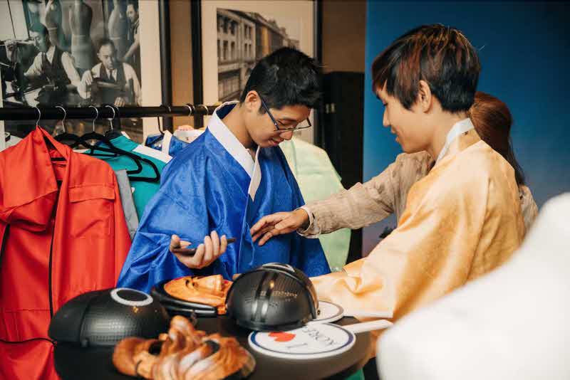 코리아하우스 한복 체험.JPG