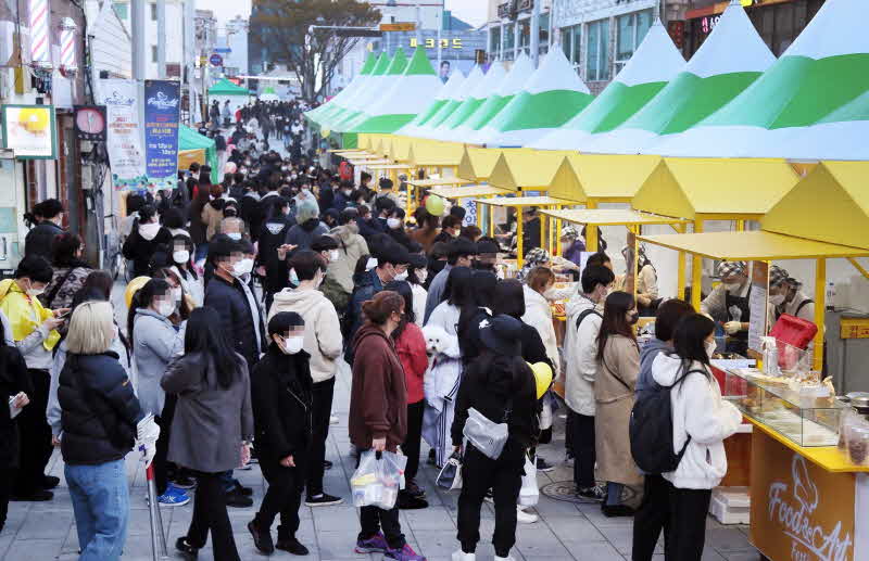 3.2021년 푸드앤아트페스티벌 거리인파.JPG