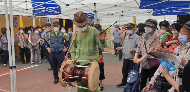 [거창군]10.18.(화)보도자료(거창전통시장 묘사철 맞이 ‘풍성한 가을대축제’ 개최)1.jpg