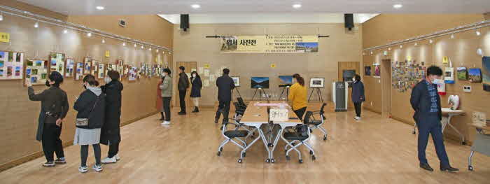 1206 아름다운 여행지의 풍경을 엽서로 만나요! 함안 청년 엽서사진전 열어1.jpg