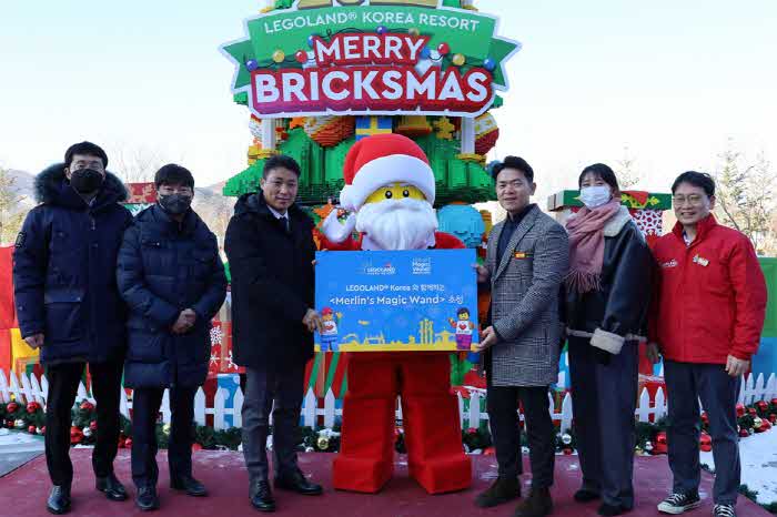 사진1-레고랜드 코리아가 크리스마스 맞아 강원도 지역아동 300명 초청행사 진행.JPG