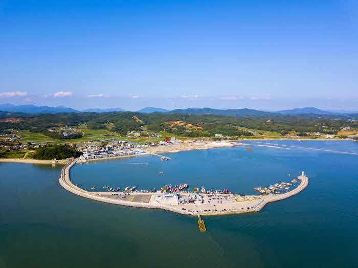 20일 (홍성군, 남당항 새조개？대하 축제 대표 먹거리 축제 자리매김) 남당항 항공사진.jpg