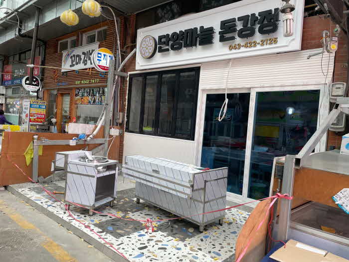 보도1) 단양구경시장안에 둥지를 튼 청년창업가.jpg