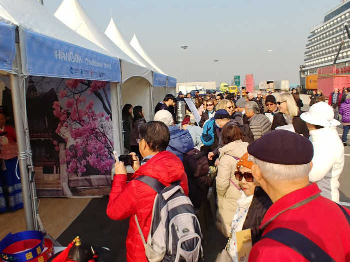 2019년 2월27일 홀랜드아메리카 웨스테르담호 입항 행사.jpg