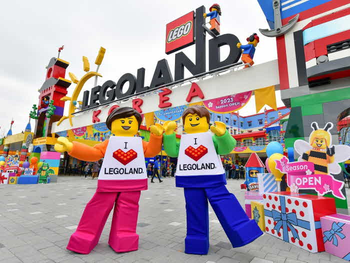 [사진1] 레고랜드 코리아 리조트가 겨울 휴장기를 거쳐서 만반의 준비를 마치고 새롭게 단장한 2023시즌을 정식으로 오픈했다..jpg