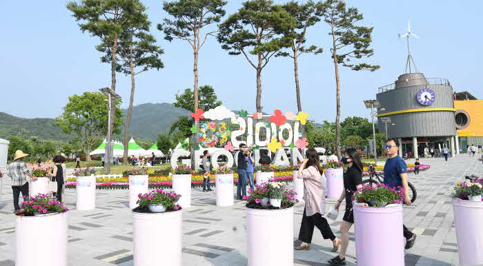 [거창군]5.30.(화)보도자료(제4회 거창 아리미아 꽃 축제 성황리에 막 내려)1.jpg