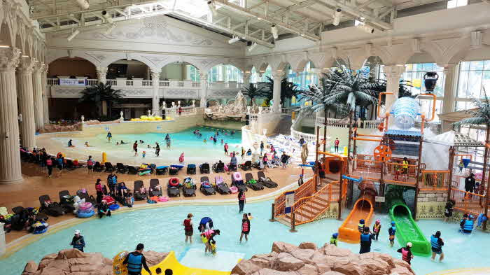 [하이원워터월드]실내 패밀리존 전경.jpg