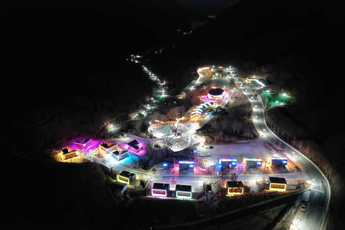 캠핑랜드 야경.JPG