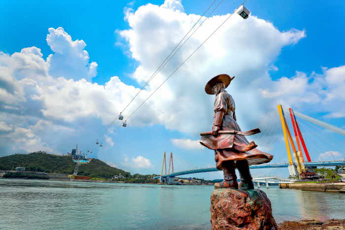 6-우수영 관광지(이순신상).jpg