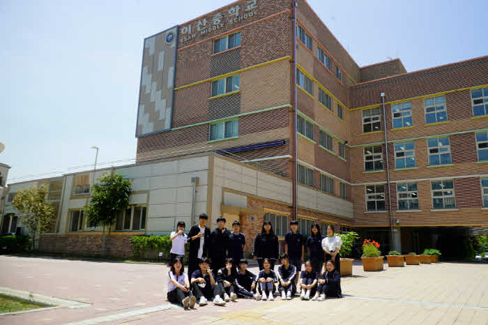 프로젝트 참여중인 이산중,고등학교 학생들.jpg