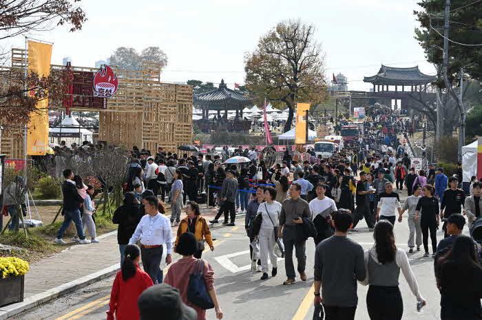 9일 (문화재 야행의 상위 버전!! 글로벌바베큐축제 ‘대성공’) 1.jpg