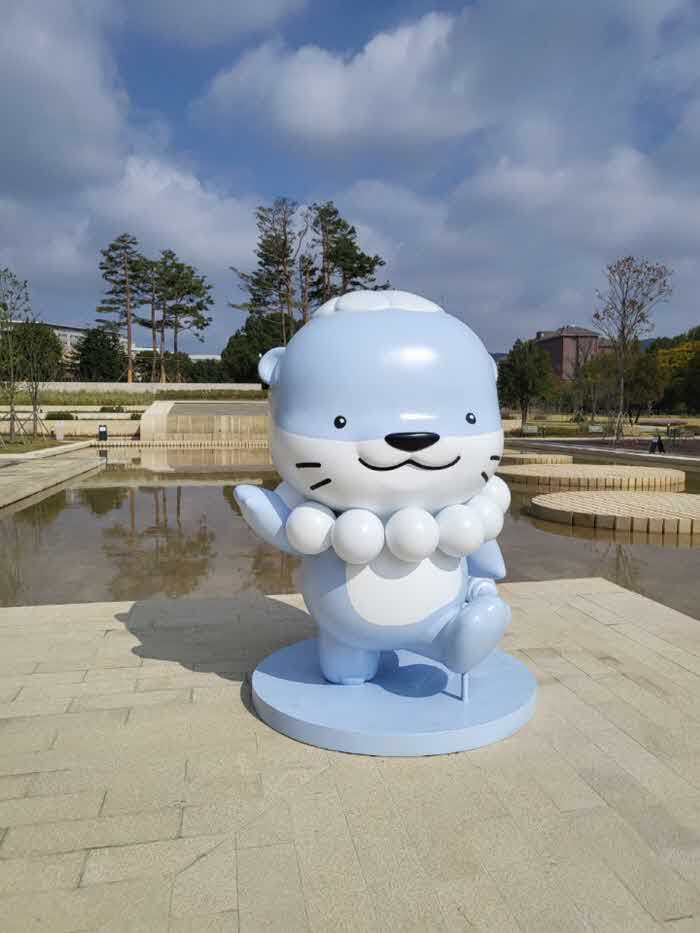 진주 관광캐릭터하모 서울에 떴다(서울 용산어린이정원에 설치된 하모 조형물).jpg