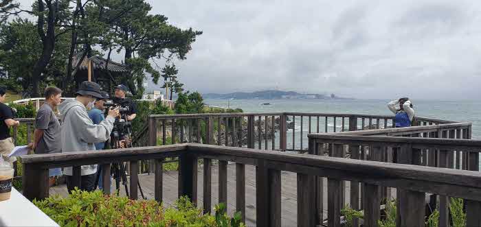 1-1.기장군이 유명 인플루언서(파트리샤)와 함께 관광유트브 기장카먼을 제작하고 있다.jpg