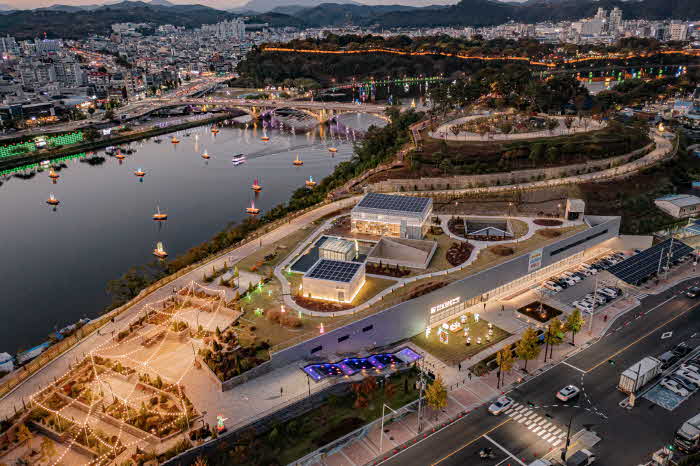 소망진산 유등공원.jpg