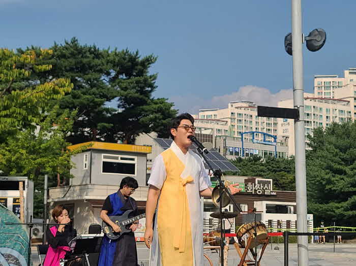 2023 찾아가는공연장-버스킹 거리공연-거꾸로프로젝트.jpg