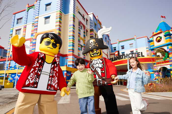 [사진] 레고랜드 호텔이 달콤한 케이크를 제공하는 밸런타인데이 패키지를 선보인다..jpg