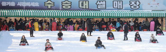 [거창군]24.2.14. 보도자료(수승대 눈썰매).jpg