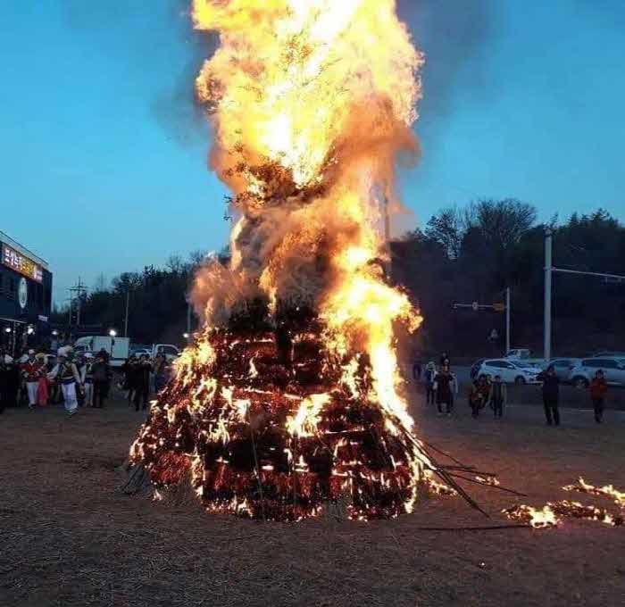 1. 보성군, 정월대보름 맞이 민속행사 개최_보성읍 달집태우기 사진 (1).jpg
