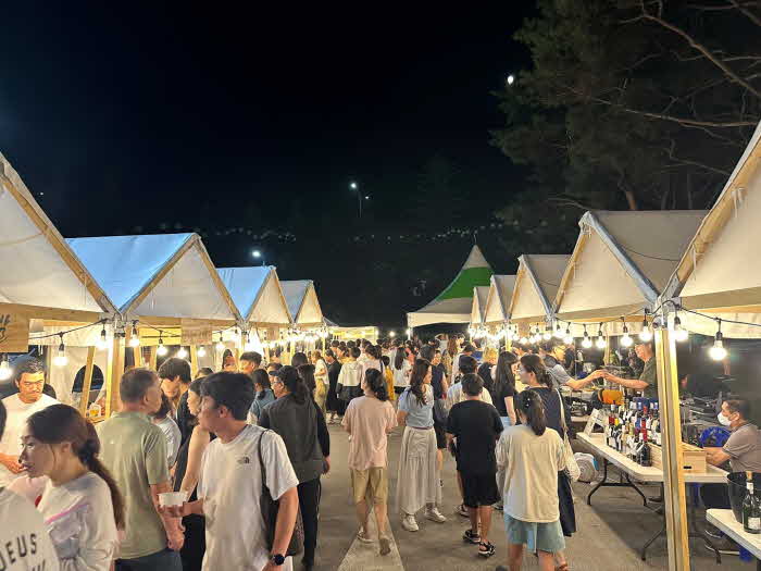 (강원랜드 사회공헌재단) 소셜마켓 현장 사진.jpg