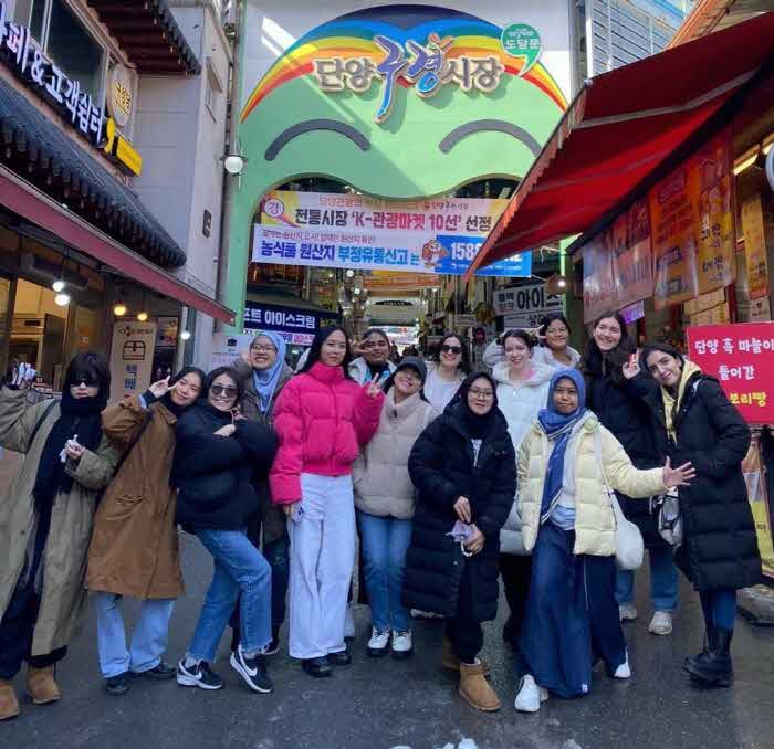 보도 1) 외국인 인플루언서 단양 시티투어 모습.jpg