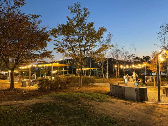 240320 “봄 맞이 피크닉 가볼까” 탄금호 피크닉 공원 눈길(조명).jpg