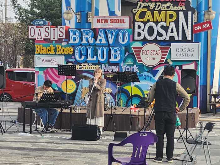 1-4. 버스킹공연.jpg