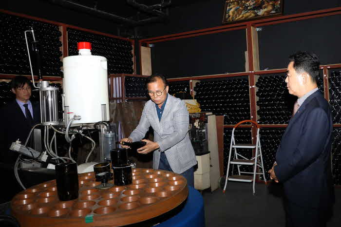 강원랜드가 문경 '오미나라'방문, 양조과정 등 벤치마킹을 실시했다..JPG