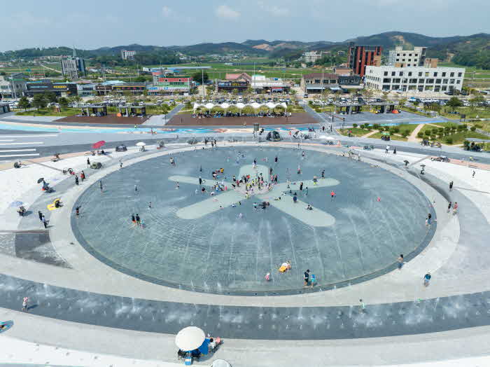 3일 (홍성 여름 ‘해양관광지’ ‘급부상’ 6월부터 본격 운영)_남당항해양분수공원 2.jpg