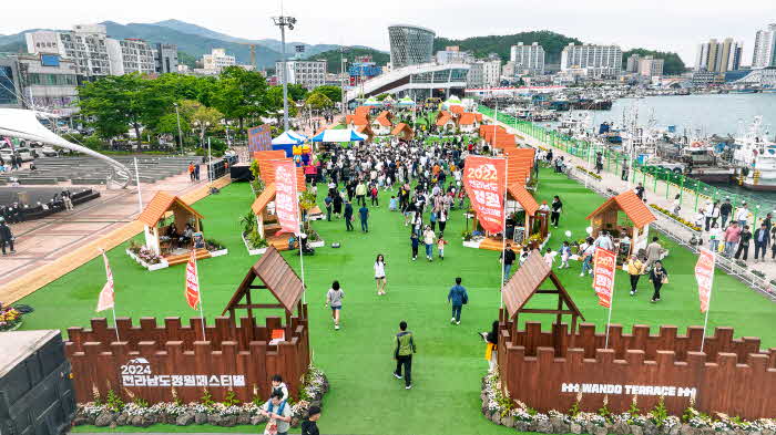 완도군에서 열리고 있는 정원 페스티벌 현장 전경.JPG